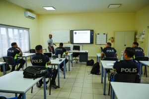 Personal di unidad canino KPA a keda recertifica pa instructor di Corsou