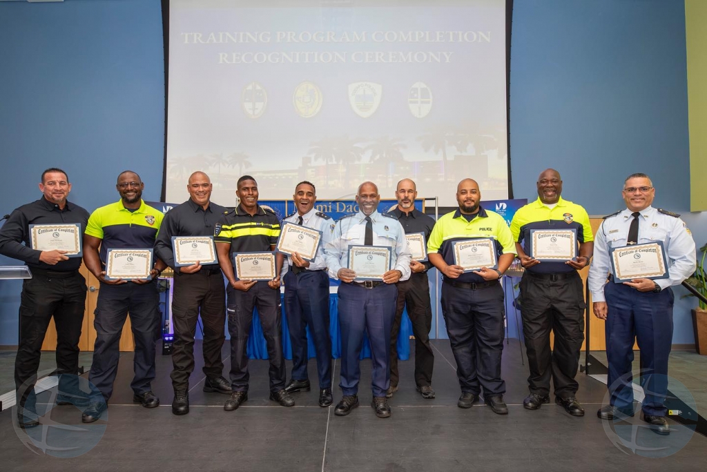 Docente di polis di Aruba certifica na Merca pa duna rijopleiding