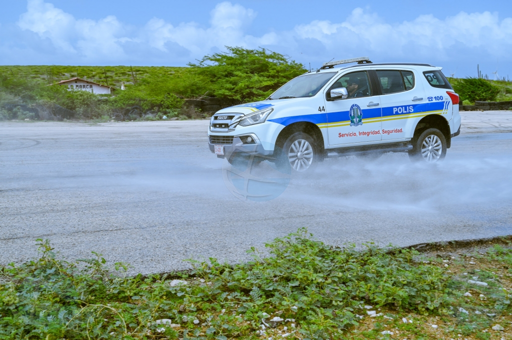 Polis di Aruba awor ta miho prepara pa maneha vehiculo policial durante emergencia