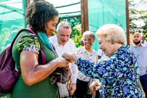 Prinsesa Beatrix a papia cu alumnonan di basis di Corsou riba maneho di desperdicio