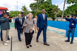 Prinsesa Beatrix a inicia su bishita na Aruba awe mainta