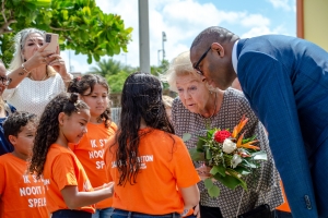 Prinsesa Beatrix a inicia su bishita na Aruba awe mainta