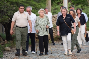 Prinsesa Beatrix a bishita Spaans Lagoen y admira area di mangrove protegi