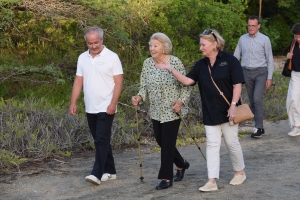 Prinsesa Beatrix a bishita Spaans Lagoen y admira area di mangrove protegi