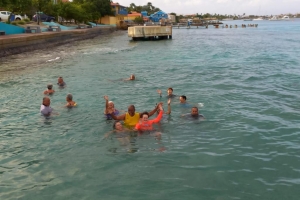 Secretario di estado van Huffelen a landa cu habitantenan na Bonaire