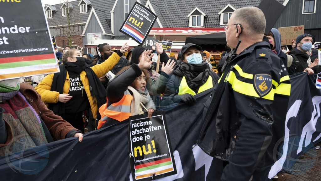 Varios yegada di Sinterklaas na Hulanda adapta pa evita protesta pa cuestion di ‘zwarte piet’