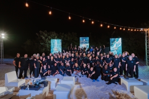 The Ritz-Carlton, Aruba ta celebra nan 10 aniversario y honra tur e damas y cabayeronan pa un decada di servicio excepcional