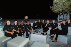 The Ritz-Carlton, Aruba ta celebra nan 10 aniversario y honra tur e damas y cabayeronan pa un decada di servicio excepcional