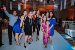 The Ritz-Carlton, Aruba ta celebra nan 10 aniversario y honra tur e damas y cabayeronan pa un decada di servicio excepcional
