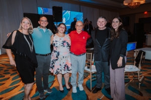 The Ritz-Carlton, Aruba ta celebra nan 10 aniversario y honra tur e damas y cabayeronan pa un decada di servicio excepcional