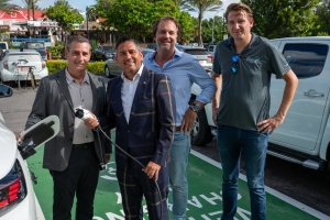 Hilton Aruba Caribbean a inaugural su stacion di carga pa auto electrico