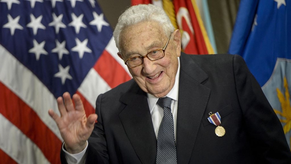 Top diplomatico y ex minister Mericano Henry Kissinger a fayece 