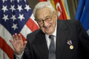 Top diplomatico y ex minister Mericano Henry Kissinger a fayece 