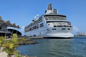 Barco dii Royal Caribbean a inicia crucero desde Panama pa Aruba e temporada aki 