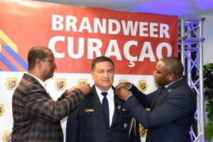  Na Corsou a instala Jair Tromp di Aruba como comandante nobo di bombero 