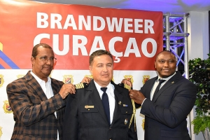  Na Corsou a instala Jair Tromp di Aruba como comandante nobo di bombero 