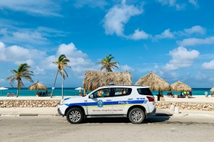 Turista cu a yega Aruba un dia prome, a hoga na Arashi 