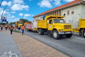 DOW y Polis ta cera caminda na Playa awe tardi 6’or y mei pa Fakkeloptocht
