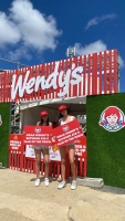 Wendy’s Aruba a impacta cu su prome Pop Up riba ruta di Carnaval
