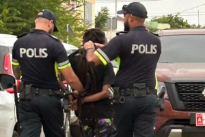 Polis a detene 21 persona durante Jouvert Morning
