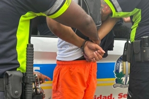 Polis a detene 21 persona durante Jouvert Morning