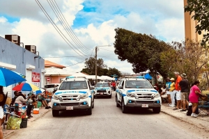 Cu 222 polis riba pia Aruba a celebra parada grandi San Nicolas