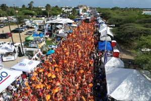 Final di carnaval 70 di Aruba tabata hopi colorido y largo  