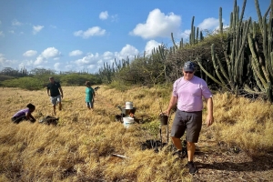 Gobernador di Aruba a participa den prome dia di Aruba Doet   
