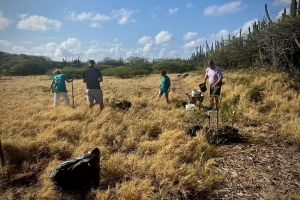 Gobernador di Aruba a participa den prome dia di Aruba Doet   