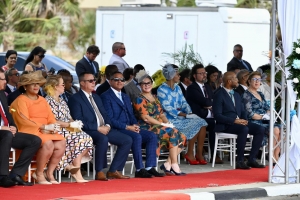 Varios dignitario di Corsou na celebracion protocolario pa Himno & Bandera di Aruba    