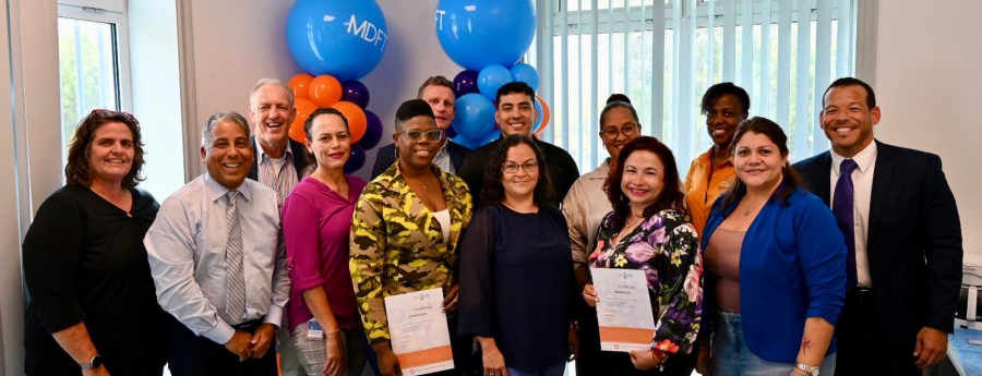 NoticiaCla - OM: Awor Aruba tin hende certifica den Terapia di famia ...