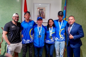Seleccion cu a conkista 54 medaya den Carifta Aquatics Championship 2024 a bolbe Aruba 