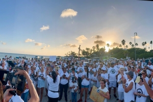 Grupo grandi di persona a participa den marcha contra maltrato di bestia 