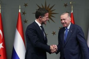 Rutte a logra convence Turkia pa sostene pa e bira hefe di NATO