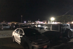 Habitantenan di Bucutiweg rabia cu bishitantenan di concierto di Elder Dayan a blokea nan cas y besindario  
