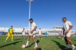 Artista Jeon a join e entrenamiento cu seleccion nacional di futbol di Aruba diaranson
