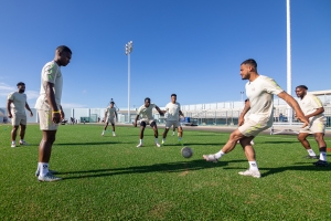Artista Jeon a join e entrenamiento cu seleccion nacional di futbol di Aruba diaranson