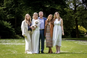 Famia Real a presenta nan session di foto pa zomer 2024