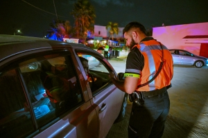 Polis a detene varios hende durante control nacional di trafico den tur districto