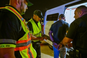 Polis a detene varios hende durante control nacional di trafico den tur districto