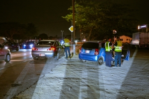 Polis a detene varios hende durante control nacional di trafico den tur districto