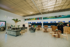 Aeropuerto Internacional Reina Beatrix cu mehoracion innovativo p’e pasaheronan