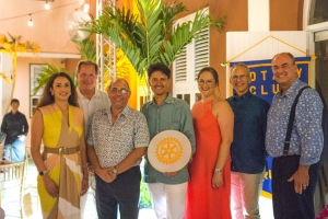 Rotary Club Aruba tin directiva nobo cu presidente Diego Acevedo  