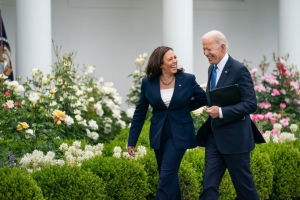Biden a endorsa su vice presidente Harris como candidato presidente pa partido democrat