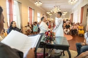 Prome pareha di mesun sexo a scirbi historia cu nan casamento na Corsou 