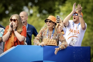 Famia Real animando atletanan di Hulanda na Olimpiada na Paris 