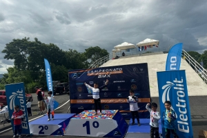 Speedworx BMX Team Aruba a gana premio den competencia na El Salvador 