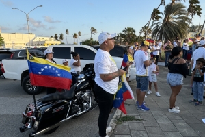 Venezolanonan opositor di gobierno Maduro na Aruba a manifesta pacificamente 