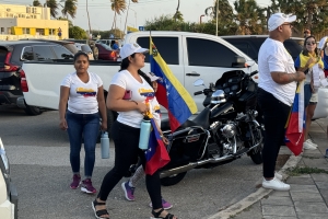 Venezolanonan opositor di gobierno Maduro na Aruba a manifesta pacificamente 