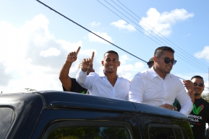 Completo cu un parada chikito y brassband, Wendrick Cicilia (AVP) a vota na Pos Chiquito 